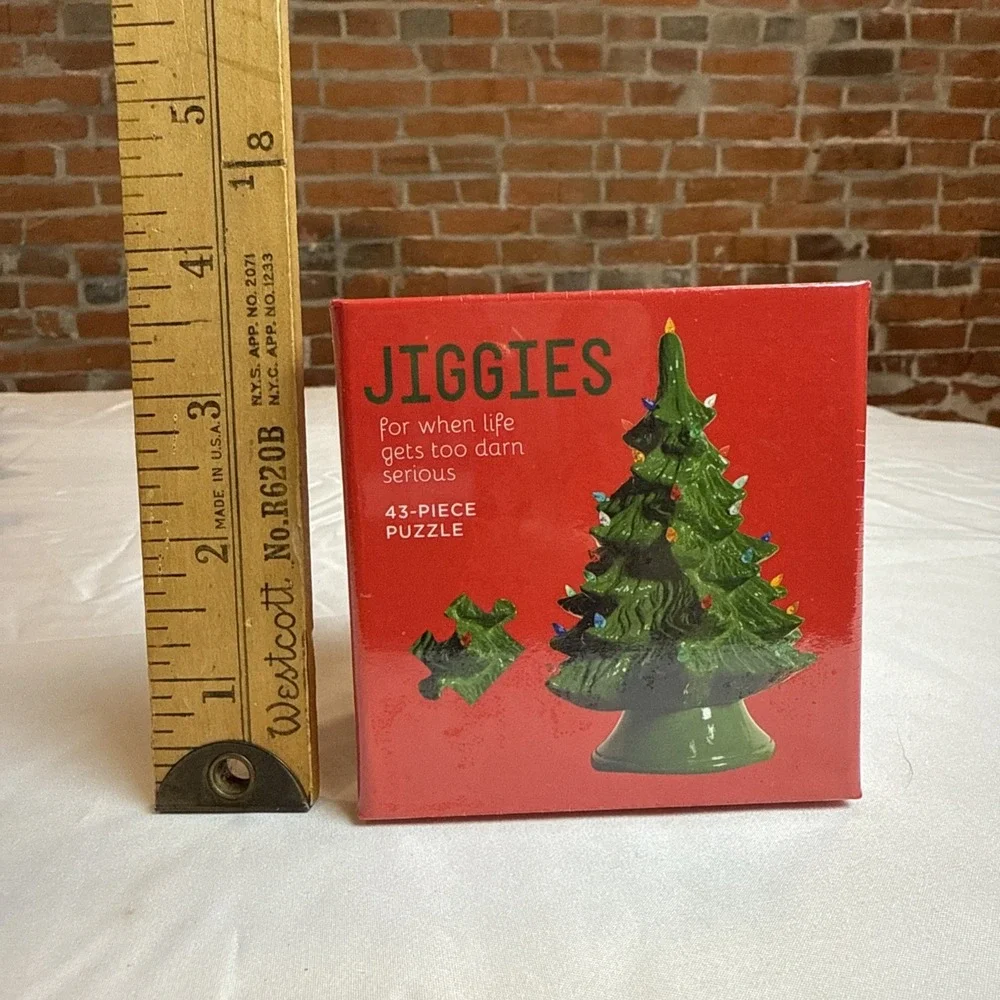 Jiggies Christmas Puzzle 43 Pieces‎ Nostalgic Ceramic Lighted Tree Design NEW